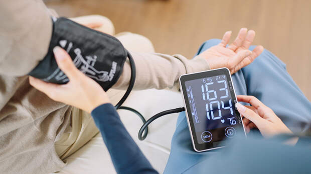 Кардиолог рассказала, от чего возникают колебания давления