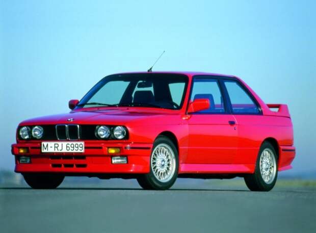 Первое поколение знаменитого спортивного седана BMW M3.