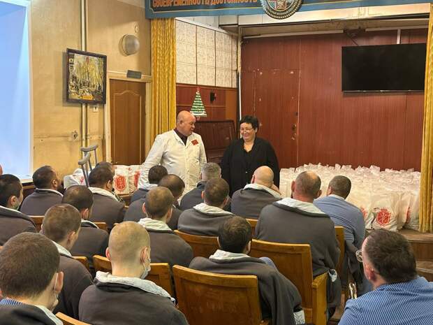 Туляков в военных госпиталях поздравили с наступающим Новым годом