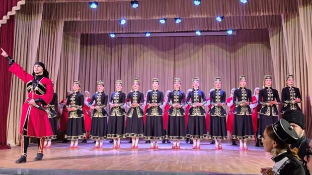 Ансамбль "Нальмэс" выступил в Теучежском районе