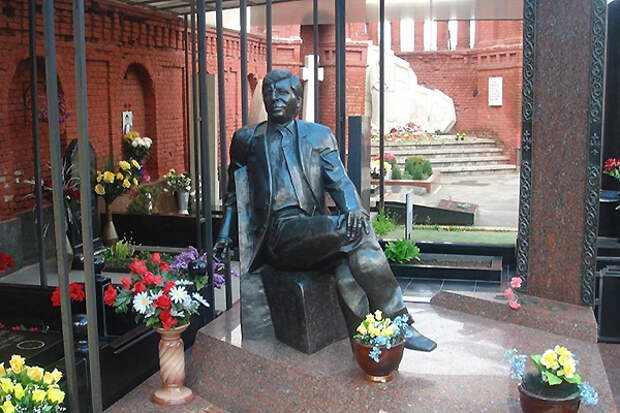 Памятник Рудольфу Оганову (Рудику Бакинскому) на Армянском кладбище, Москва. Источник: ИА «Прайм крайм»