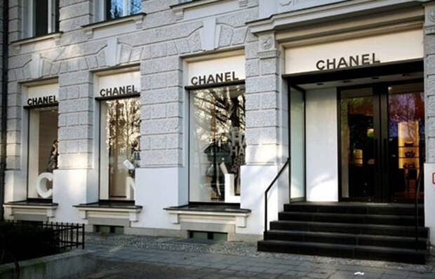 В доме моды Chanel модельер работал внештатным сотрудником/ фото: in.pinterest.com В доме моды Chanel модельер работал внештатным сотрудником/ фото: in.pinterest.com