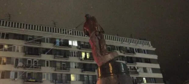 Фонтан или Гетман? В Киеве ищут, чем заменить памятник Ленину