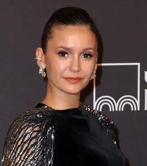 Нина Добрев