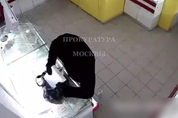 В Москве задержали мужчину, ограбившего ювелирный магазин на 1,8 млн рублей