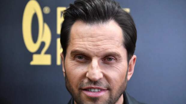 Ревва рассказал, как появилась песня «Женщина-магнит»