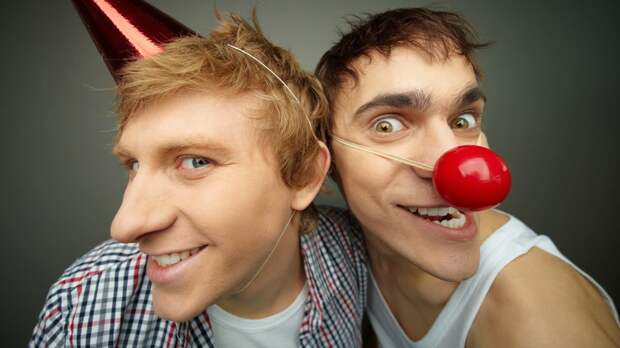 Маск уронил акции, Google уволил людей — 7 случаев, когда День смеха пошёл не так