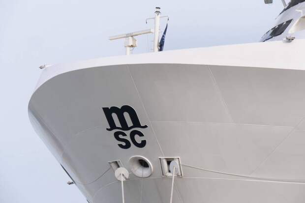 «Пьем кофе, ждем»: туристы с лайнера в Дубае рассказали об обстановке