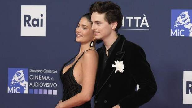 Впечатлил своей щедростью: Тимоти Шаламе сделал любимой роскошный подарок