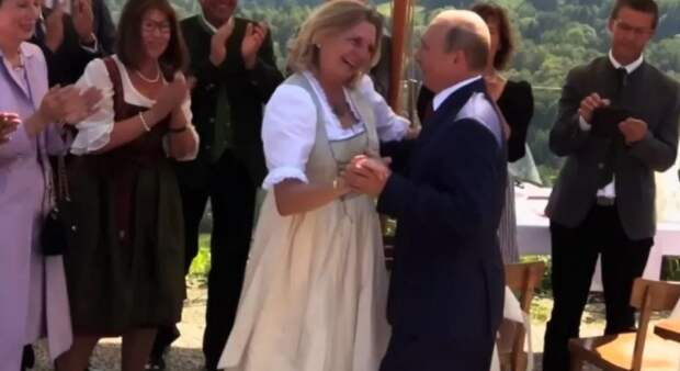 Танцевавшая с Путиным экс-министр иностранных дел Австрии приедет в Бийск