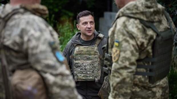 Гастроли по Донбассу: Зеленский в "лифчике", Саакашвили в халате