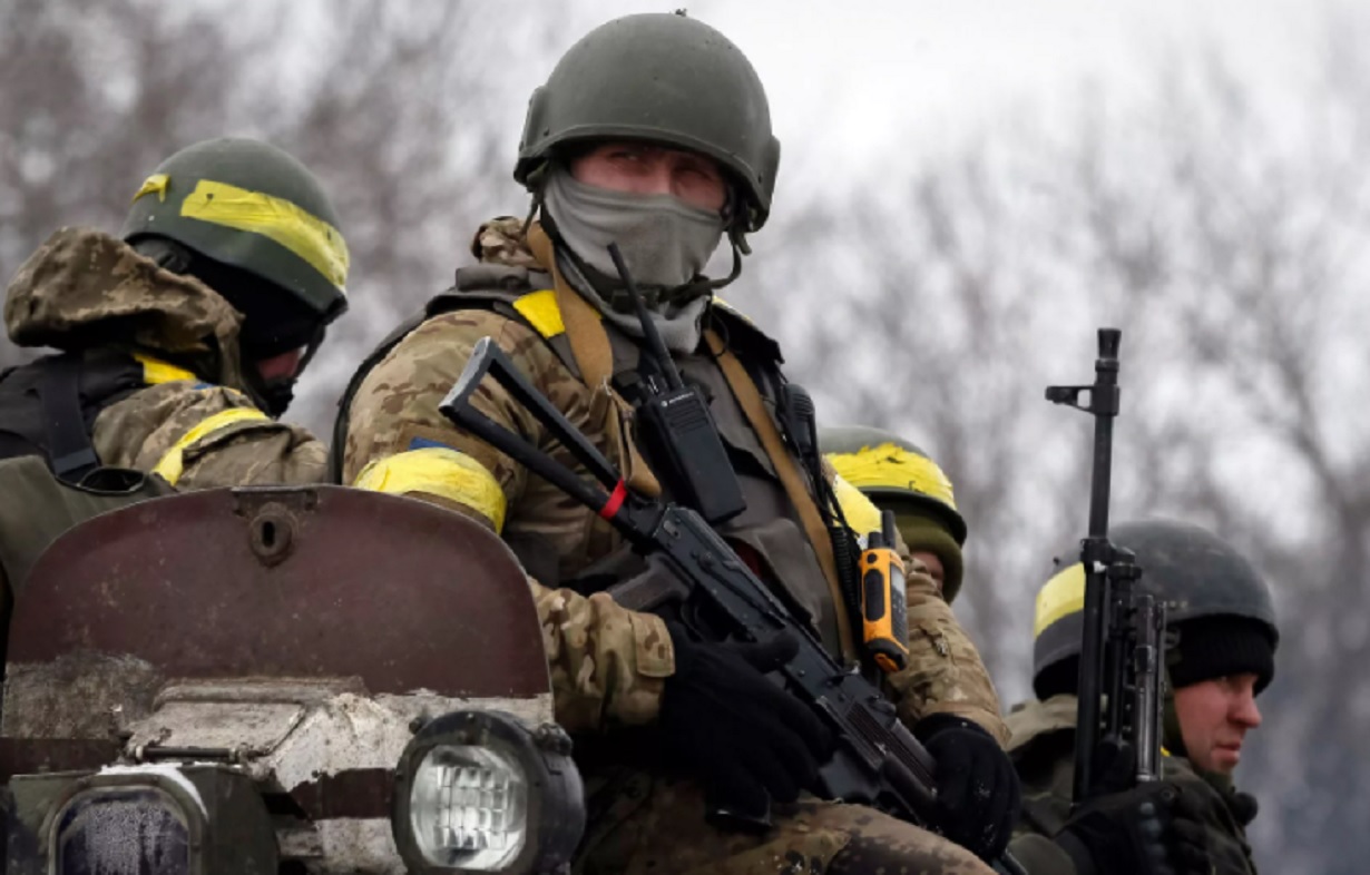 Бойцы ВСУ с необычной символикой замечены на передовой в Донбассе