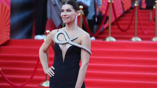 «Очень обидно»: Безрук вступилась за Волкову, которую выгнали из театра за «старость»