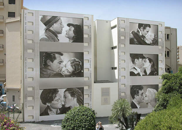На одном из зданий можно увидеть впечатляющую галерею «Поцелуи звезд» (Patrick Commecy & A.Fresco). | Фото: boredpanda.com.
