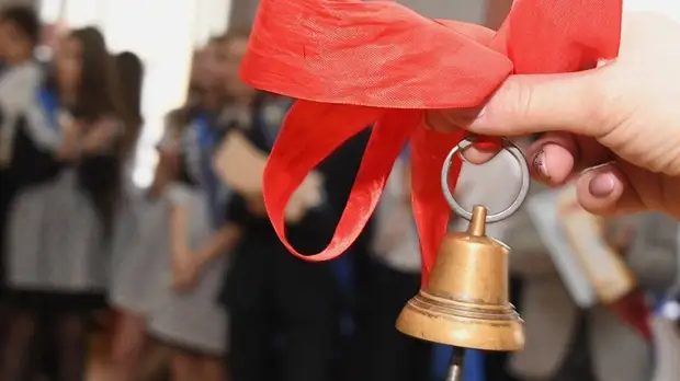 Во Владивостоке проверят школу после инцидента с выпускниками