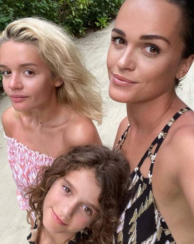 Слава поделилась селфи с двумя дочерьми: «Хочу ещё малышку»