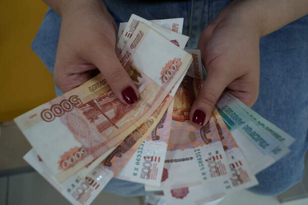 Молодые россияне оказались не готовы получать меньше 100 тысяч рублей