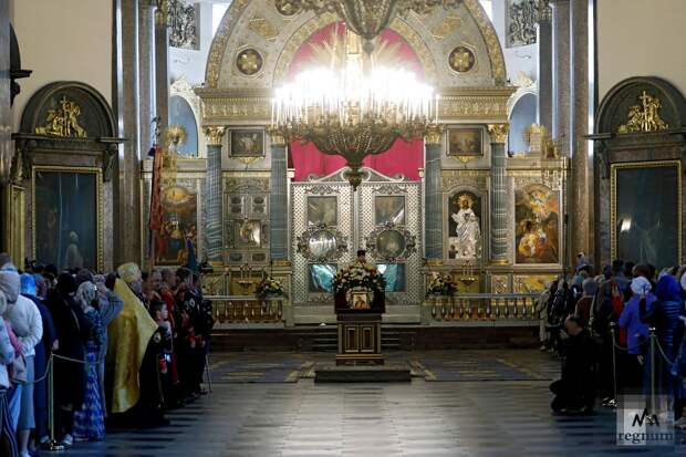 Митрополит Варсонофий возглавил рождественскую службу в Казанском соборе