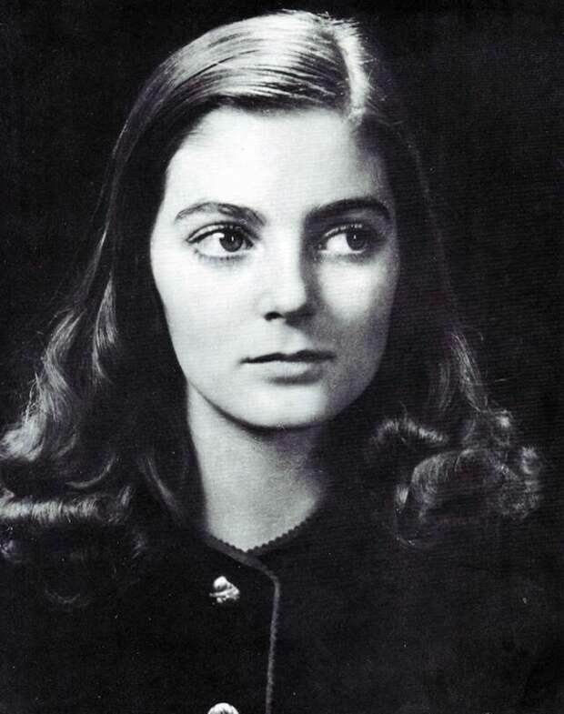 Несложно посчитать, что её карьера длится уже более 70 лет Кармен Делль’Орефиче, знаменитости, красота, люди, модель, подиум