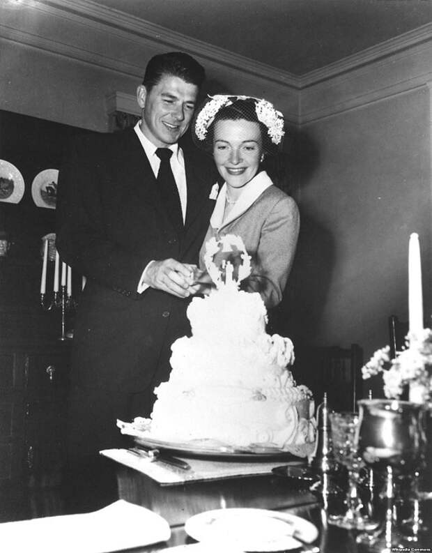 Рональд Рейган в день его свадьбы с Нэнси Дэвис в марте 1952 года. 