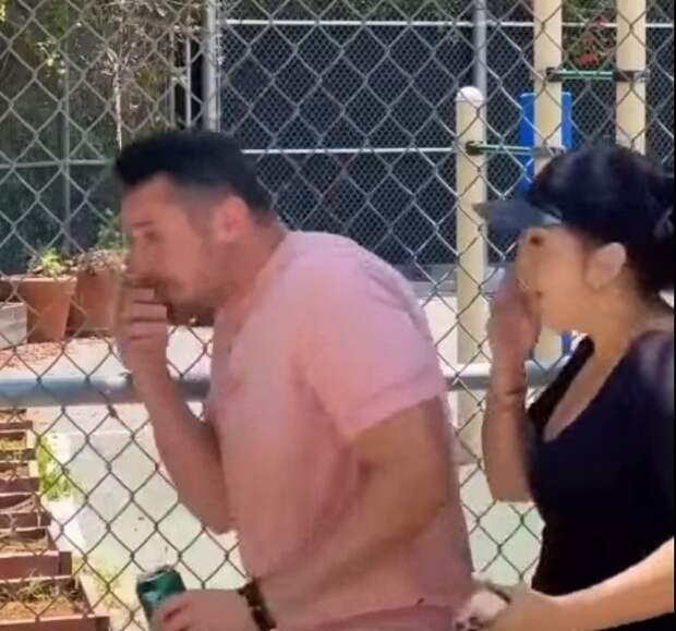 Если он малой, такой что пальцы в рот не клади, какой же взрослый будет