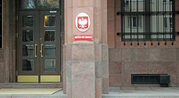 МИД Польши сообщил о принятии решения по процентам от российских активов | Русская весна