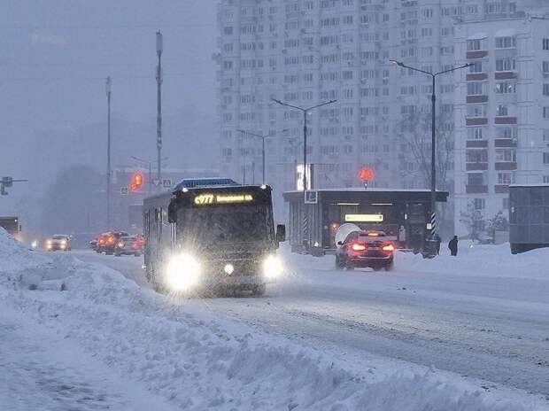 Жители Приморья рассказали об обстановке после обрушившегося снегопада. «Транспортный коллапс и массовые ДТП»