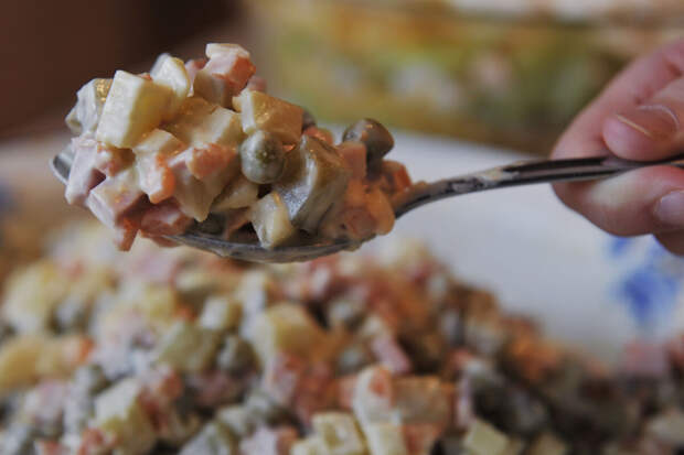 Врач Рябова: попытки доесть новогодние салаты грозит токсикоинфекциями