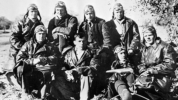 Советские летчики на аэродроме Сото, город Мадрид.