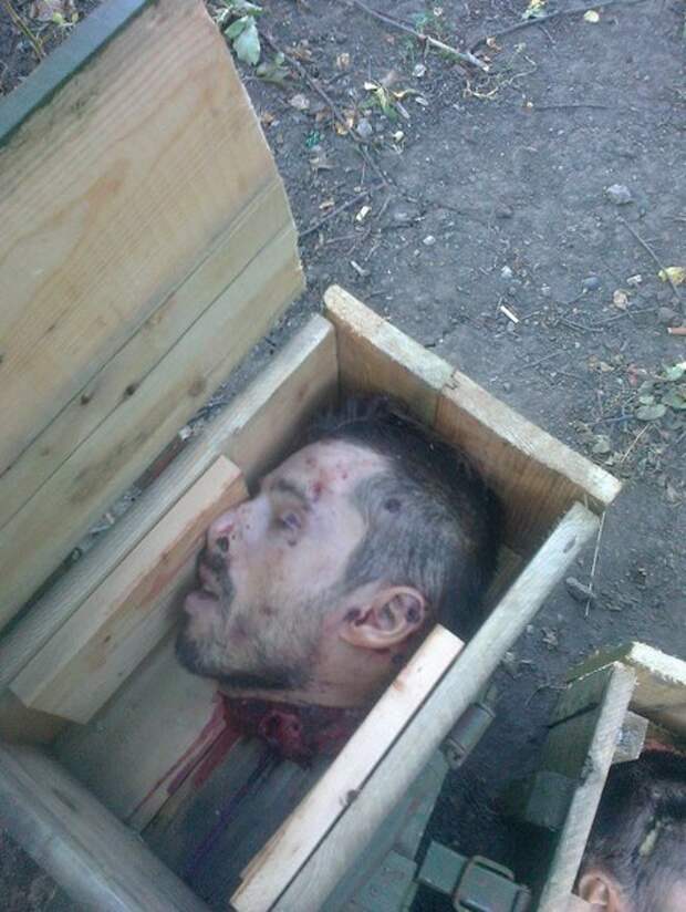Донецким матерям прислали отрезанные головы сыновей (18+) Донецким матерям прислали отрезанные головы сыновей (18+)