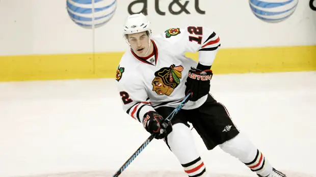 Владелец «Чикаго» попросил стереть с Кубка Стэнли имя обвиняемого в насилии тренера