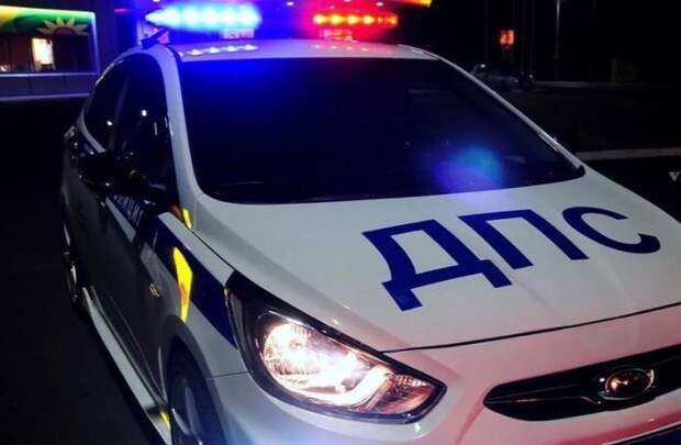 Шок! Водитель «Порше» протаранил машину ДПС и наехал на полицейского