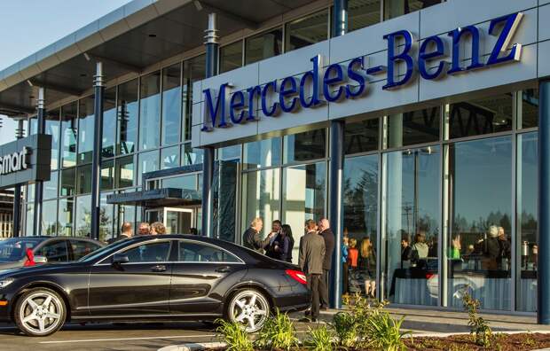 mercedes benz investing in it infrastructure