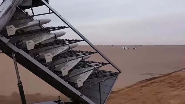 Показаны кадры пожара в атакованном иранскими дронами кувейтском порту Эш-Шувейх