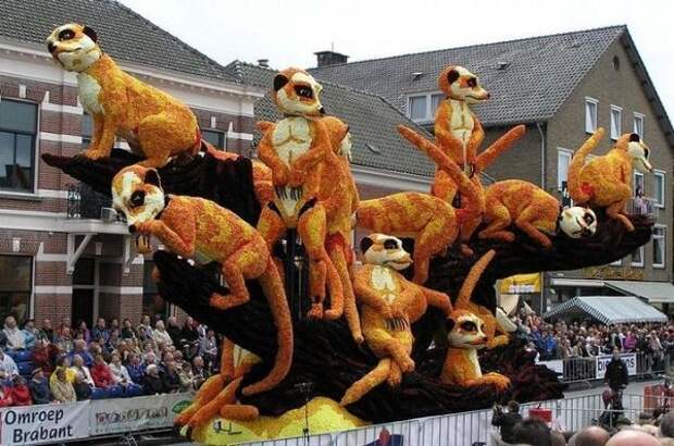 Скульптуры из цветов на параде Bloemencorso Zundert (21 фото)