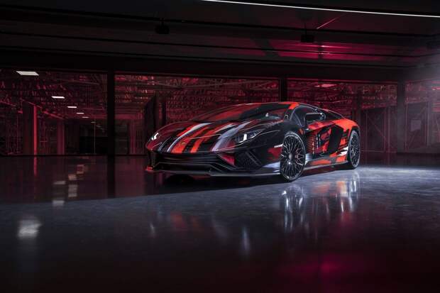 Модельер превратил Lamborghini Aventador S в арт-объект
