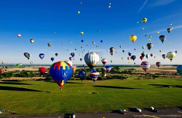 Воздушные шары в небе Франции: 343 шара одновременно! | NewsInPhoto.ru Новости и репортажи в фотографиях (33)