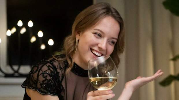 -Зачем мне быть сиделкой для дедули? Что ты мне дашь? Квартиру? Машину?Сказала мне 24 летняя девушка на мое предложение о браке. Анатолий 43