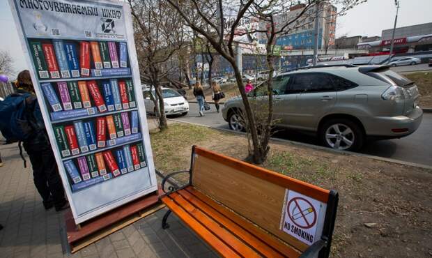 Электронный книжный шкаф появился в сквере Дружбы во Владивостоке Электронный книжный шкаф появился в сквере Дружбы во Владивостоке