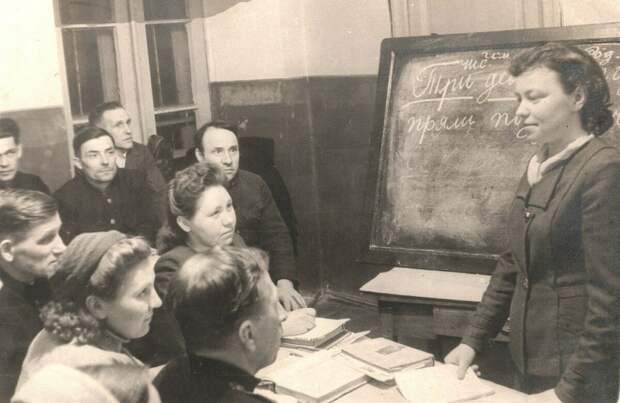 Советская школа: от чего сейчас стоит отказаться, а что сохранить