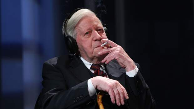 Гельмут Шмидт против расширения НАТО: немцы в шоке от скандальных заявлений