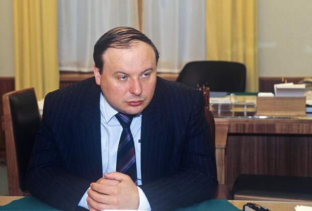 Почему бывший министр Уринсон заступился за Гайдара