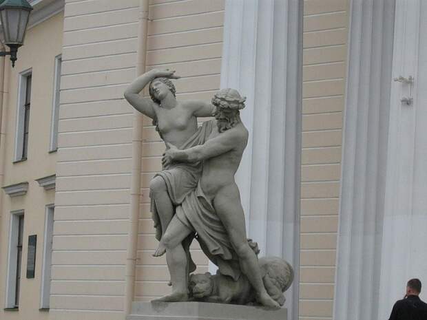 Скульптура «Похищение Прозерпины Плутоном». Горный институт
