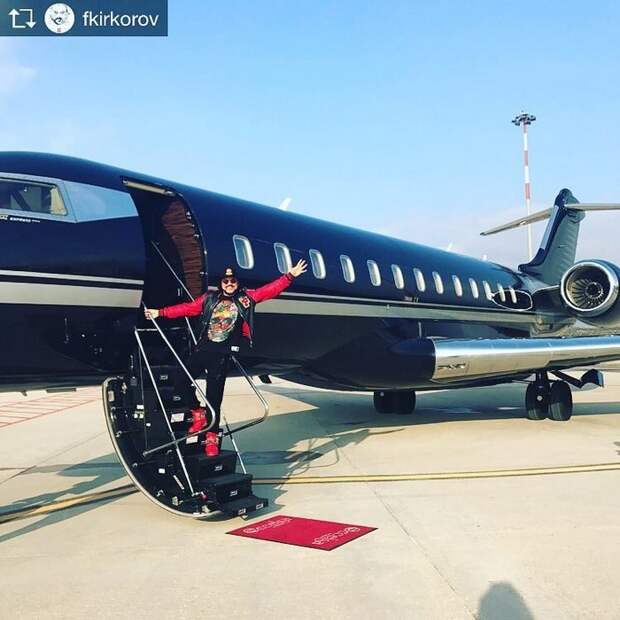 В Инстаграмах большинства звёзд шоу-бизнеса есть хотя бы один роскошный кадр на борту частного самолёта Instagram, красивая жизнь, показуха, роскошь, самолет, соцсети, фото, частный самолет