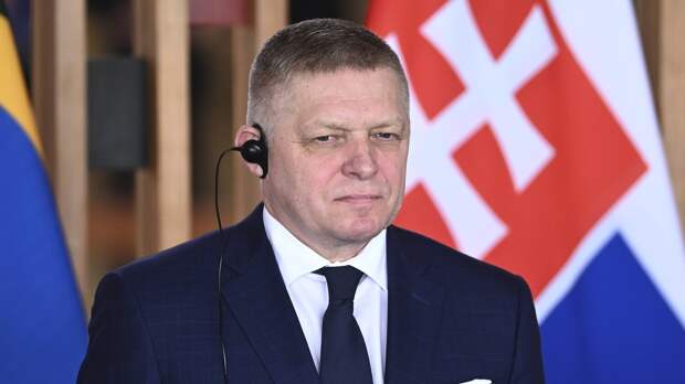 Премьер Словакии сравнил ЕС с «массажным салоном»