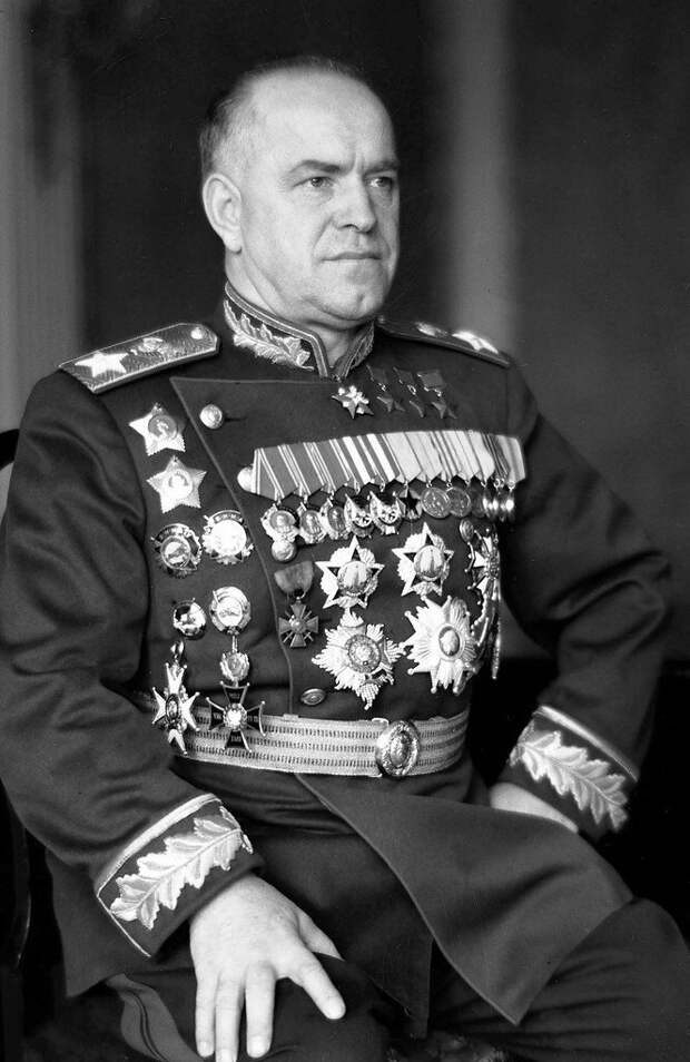 Георгий Жуков. Источник фото: https://clashofclansforum.ru/deti/marshal-zhukov-biografiya-lichnaya-zhizn.html