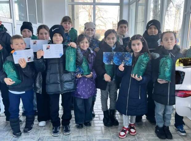 Юные жители Адыгейска приглашены на благотворительные елки главы Адыгеи