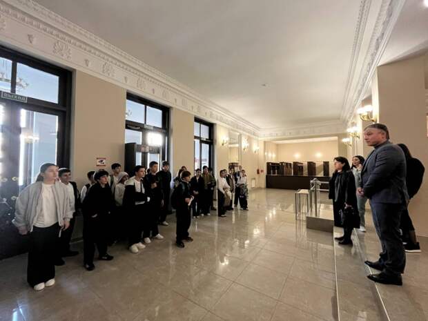 Школьники из Майкопа познакомились с "театральной кухней"