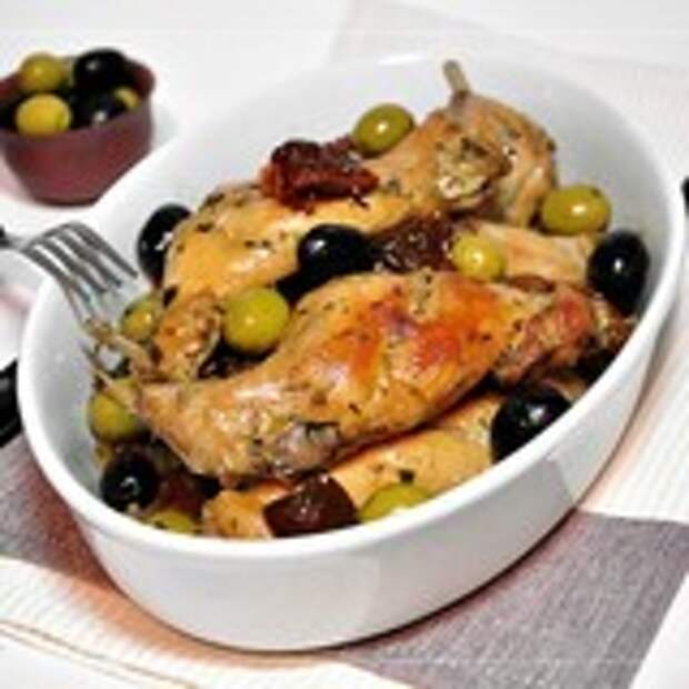 Кролик с оливками и маслинами.