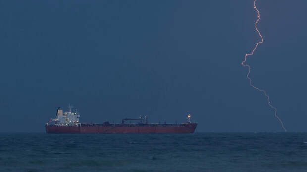 Иран приостановил экспорт нефтехимической продукции